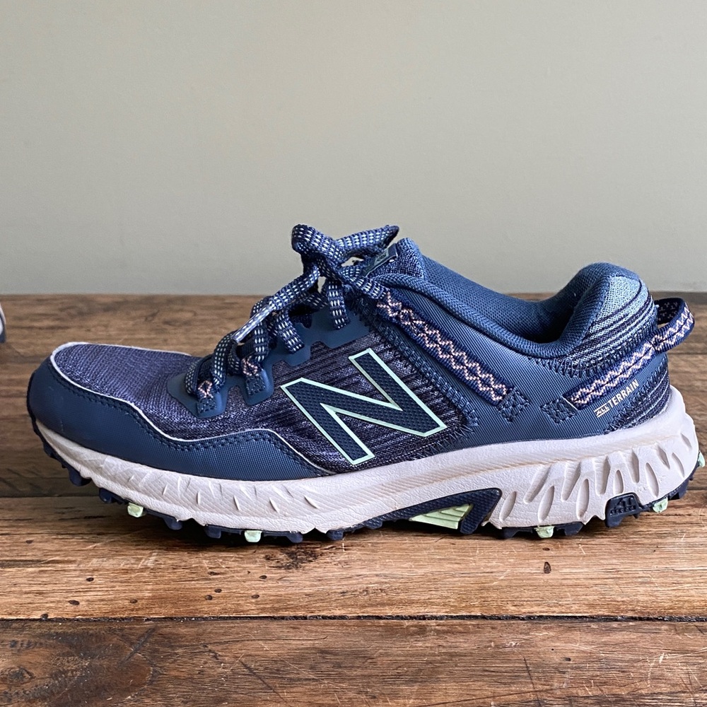 New Balance 410v6 Trail Running Shoes - Navy/Aqua/Pink